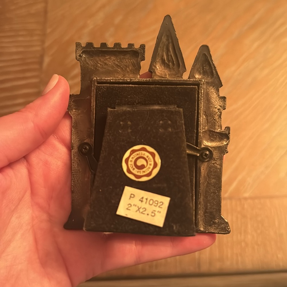 Castle Photo Frame - Picture 2 of 4